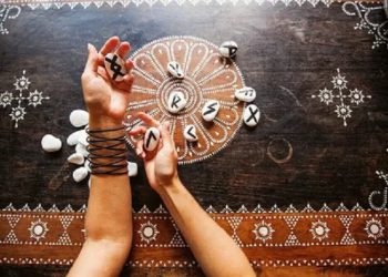 Как проходит онлайн-консультация рунолога и с какими вопросами к нему обращаются