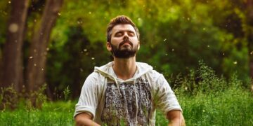 What is the blog of practicing psychologist Soltaan Bathaiee about