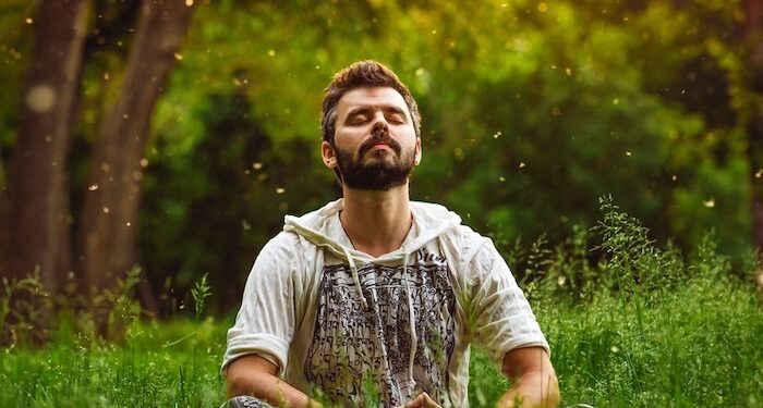 What is the blog of practicing psychologist Soltaan Bathaiee about