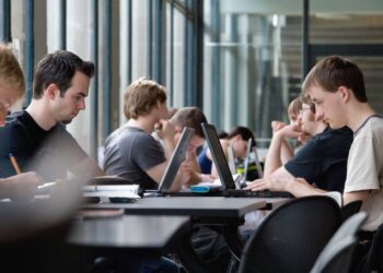 Куди звернутися, якщо вам необхідні фахівці, які напишуть для вас курсову роботу з психології