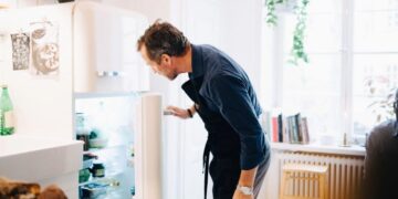 Холодильник перестал морозить: что произошло и как устранить неполадки