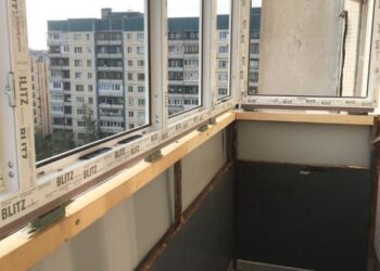 Особенности процесса монтажа балконных ПВХ рам: каких правил придерживаться