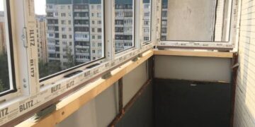 Особенности процесса монтажа балконных ПВХ рам: каких правил придерживаться