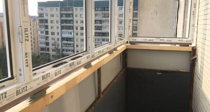 Особенности процесса монтажа балконных ПВХ рам: каких правил придерживаться