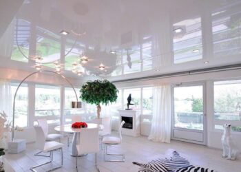 Технология установки глянцевого натяжного потолка: из каких этапов состоит процесс