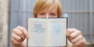 Особливості реєстрації місця проживання іноземця в Україні