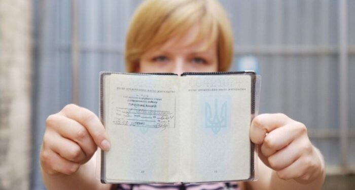 Особливості реєстрації місця проживання іноземця в Україні