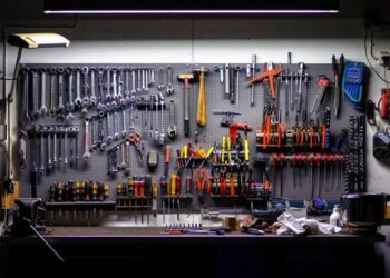 Что должно быть в гараже каждого автомобилиста: перечень самого необходимого