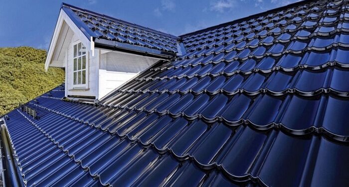 Крыша из металлочерепицы: основные достоинства и установка