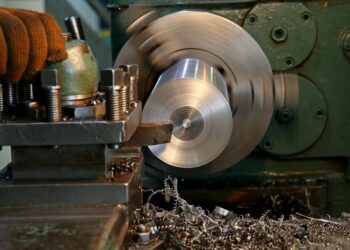 Как происходит токарная обработка металла: правила и этапы