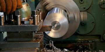 Как происходит токарная обработка металла: правила и этапы