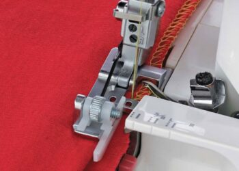 Роликовая лапка оверлока: универсальный инструмент для шитья