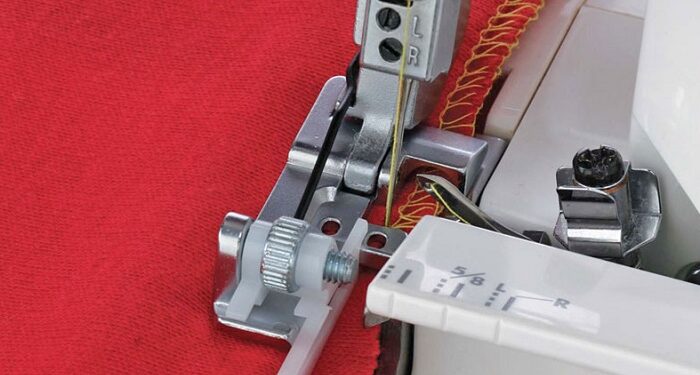 Роликовая лапка оверлока: универсальный инструмент для шитья