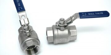 Шаровый кран из нержавеющей стали: достоинства и применение
