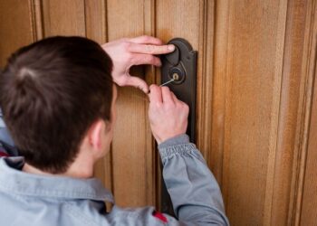 Услуги аварийного вскрытия дверей в Полтаве: основные преимущества