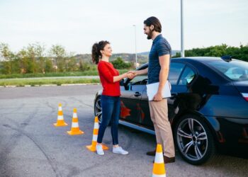 Требования к автоинструктору: что нужно для трудоустройства в автошколу