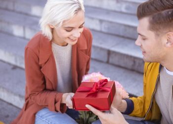 Как выбрать подарок для девушки на первом свидании: эксклюзивные идеи