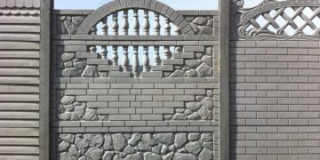 Железобетонный забор: основные требования, виды и правила установки