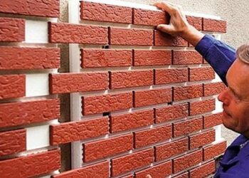 Як самостійно встановити фасадні термопанелі: покрокова інструкція для домашнього майстра