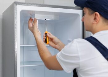 Как продлить срок службы холодильника: советы мастеров