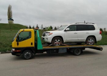 Переваги послуг евакуатора та спецтехніки у Львові: безпека та зручність на дорогах