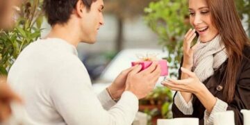 Что подарить девушке на свидании: интересные идеи и полезные советы