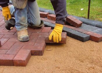 Тротуарна плитка: що потрібно знати, правила та встановка