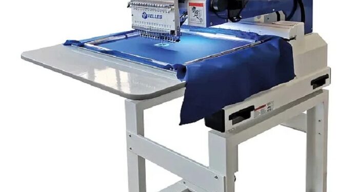 Як організувати робоче місце для роботи з вишивальною машиною та оверлоком