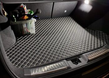 По каким критериям подбирать багажный коврик