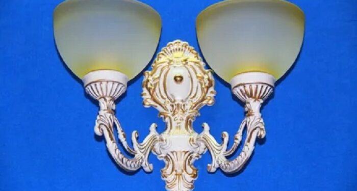 Бра з плафоном: поєднання стилю, затишку та практичності