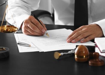 Юридическая сила доверия: зачем нужна нотариальная доверенность