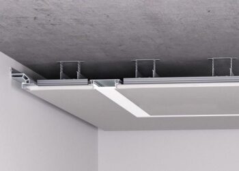 Правила и рекомендации по монтажу теневого профиля на потолок для аккуратного и долговечного результата