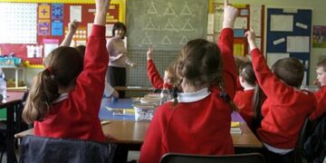 Українські підлітки в Британії: як поєднати місцеву школу та українську дистанційну освіту