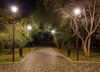 Світлодіодні паркові ліхтарі для великих територій: як правильно організувати зовнішнє освітлення