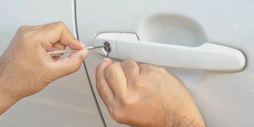 Opening a car without damaging it: technology, tools, and legal regulations
